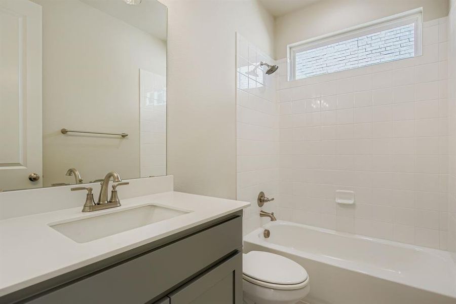 Bathroom with washtub / shower combination and vanity