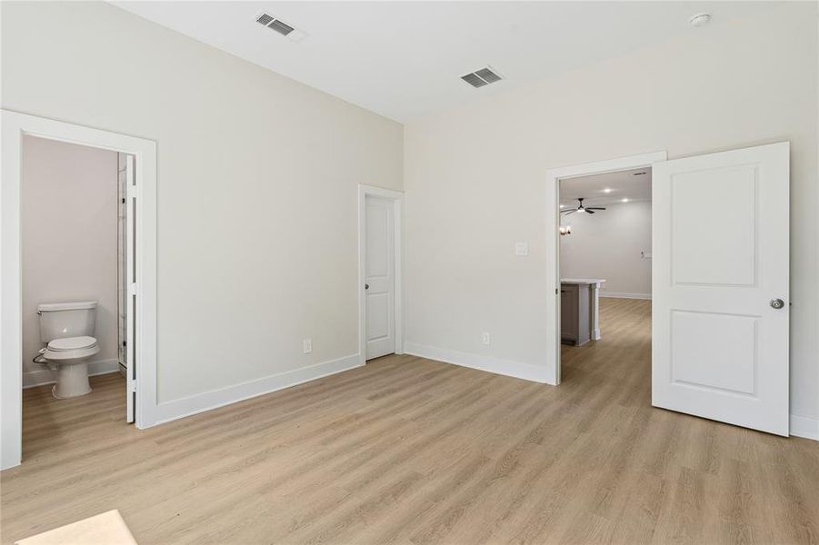 Spacious, unfurnished interior of a new home in , Fort Worth (Image 26).