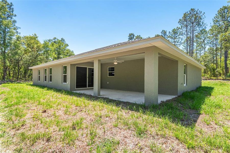 Exterior details and patio area of a home in , Dunnellon (Image 29).