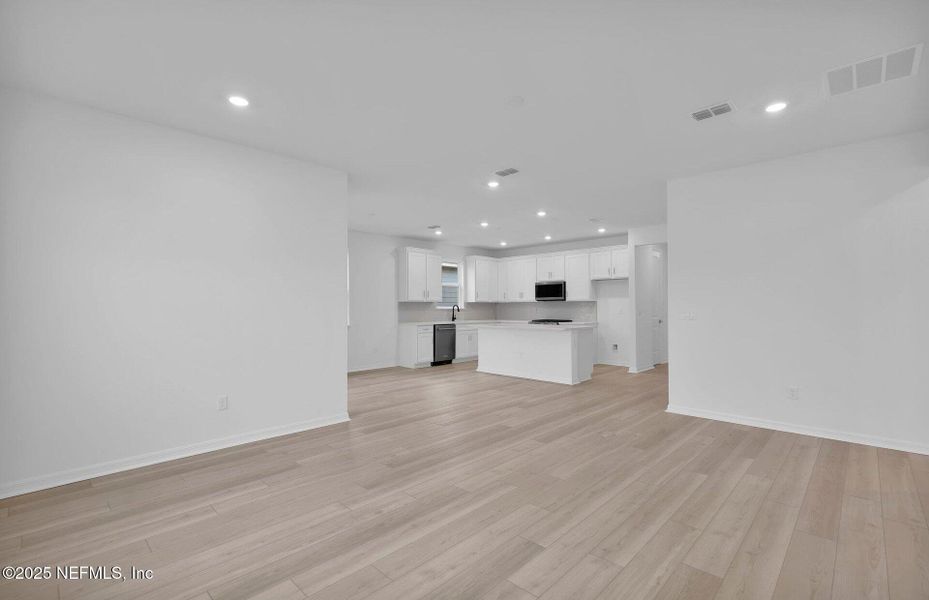 Spacious, unfurnished interior of a new home in Double Branch, Middleburg (Image 18). Spacious, unfurnished interior of a new home in Double Branch, Middleburg (Image 18).