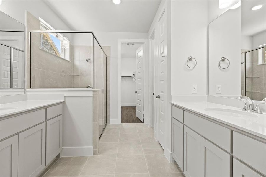 Furnished interior view inside a new home in Lyons Crest Estates, Garland (Image 10).