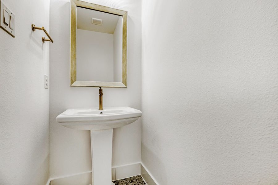 628 Damsel June - Powder Bathroom