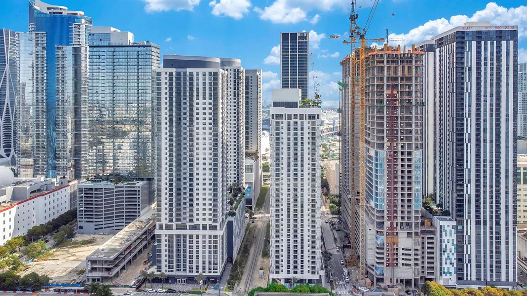 Condo located in Miami, FL showcasing its design and architecture (Image 21). Condo located in Miami, FL showcasing its design and architecture (Image 21).