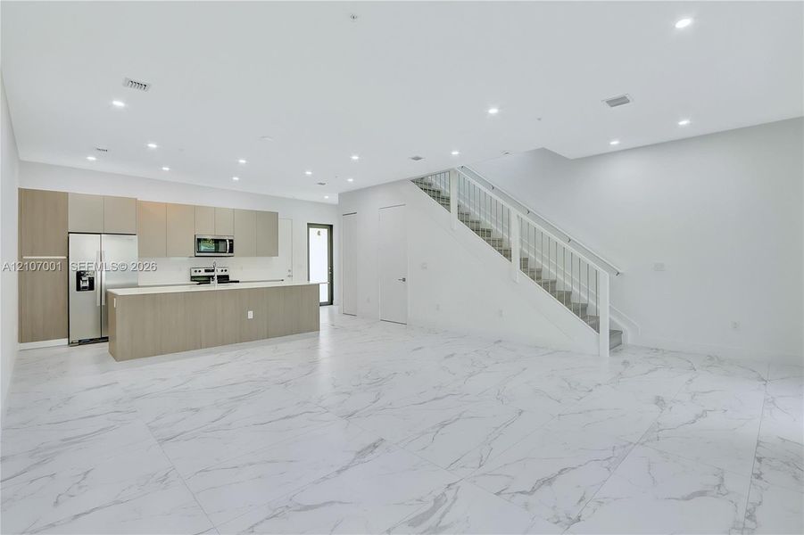 Spacious, unfurnished interior of a new home in , Oakland Park (Image 20). Spacious, unfurnished interior of a new home in , Oakland Park (Image 20).