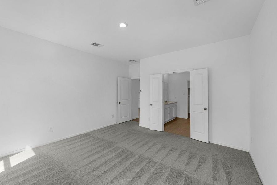 Spacious, unfurnished interior of a new home in Riverwood Ranch, Angleton (Image 17).