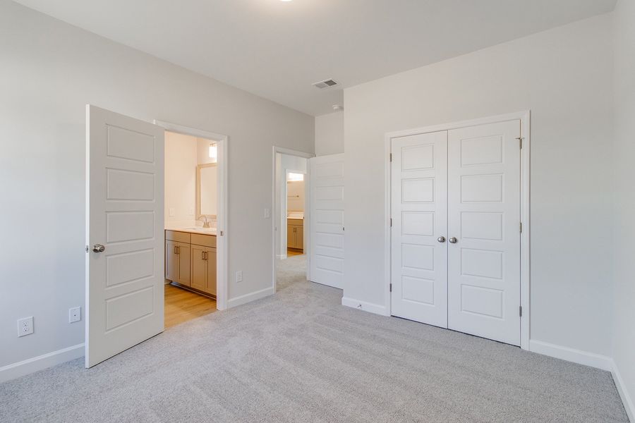 Spacious, unfurnished interior of a new home in Hendrix Farms, Lexington (Image 34).