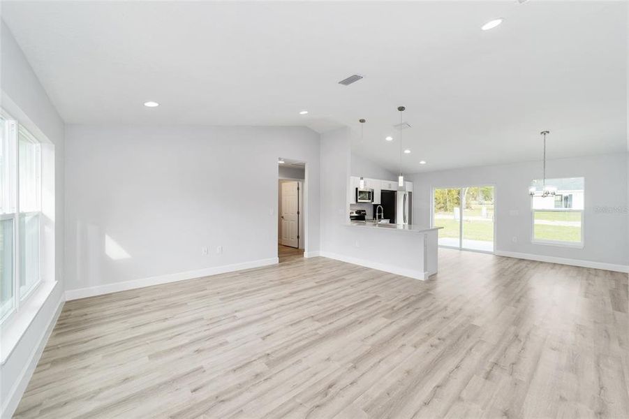 Spacious, unfurnished interior of a new home in , Ocala (Image 23).