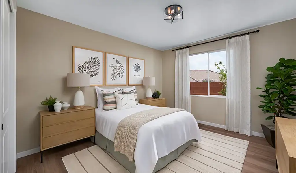 Yorktown-Q725-ABQ Bedroom