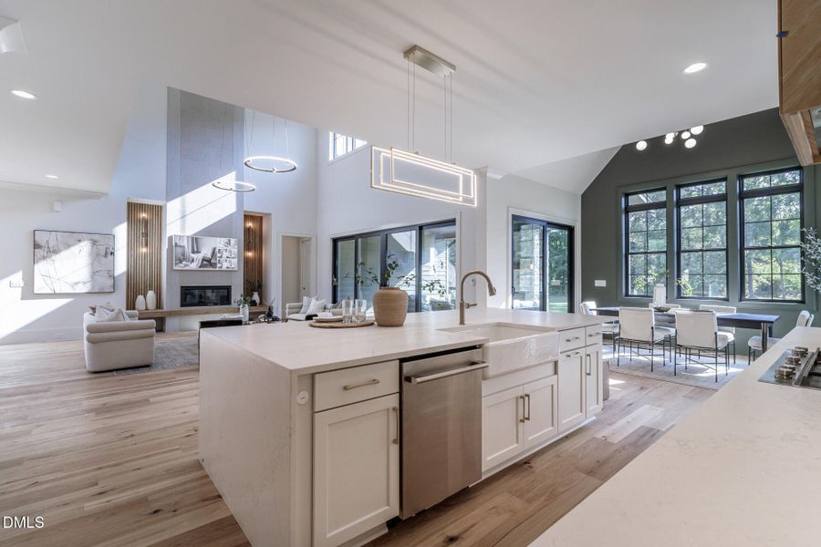 200_MEADOW_WALK_DR_INTERIOR_21 200_MEADOW_WALK_DR_INTERIOR_21