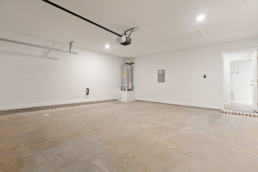 Spacious, unfurnished interior of a new home in Barton's Bend, Crestview (Image 43). Spacious, unfurnished interior of a new home in Barton's Bend, Crestview (Image 43).