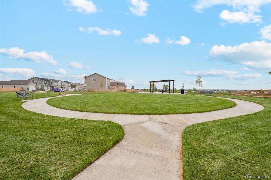 Community amenities in Cottonwood Greens, Fort Lupton (Image 17).