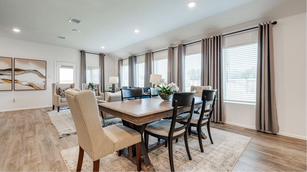 6432 Clover II Dining 1of3 F1 080125 6432 Clover II Dining 1of3 F1 080125