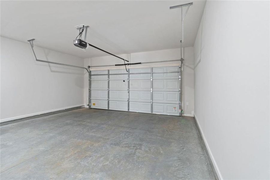 Spacious, unfurnished interior of a new home in , Alto (Image 12).