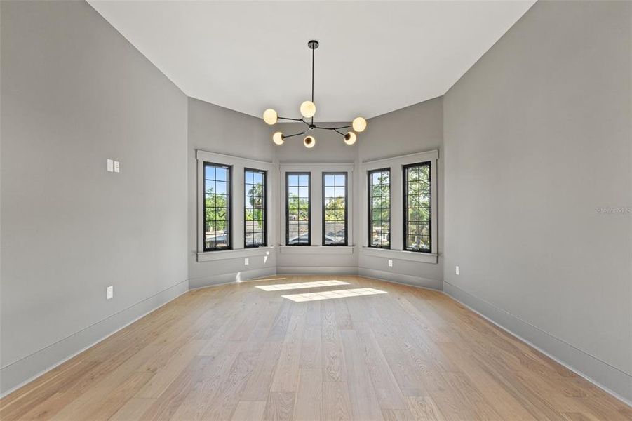 Spacious, unfurnished interior of a new home in , Tampa (Image 24).