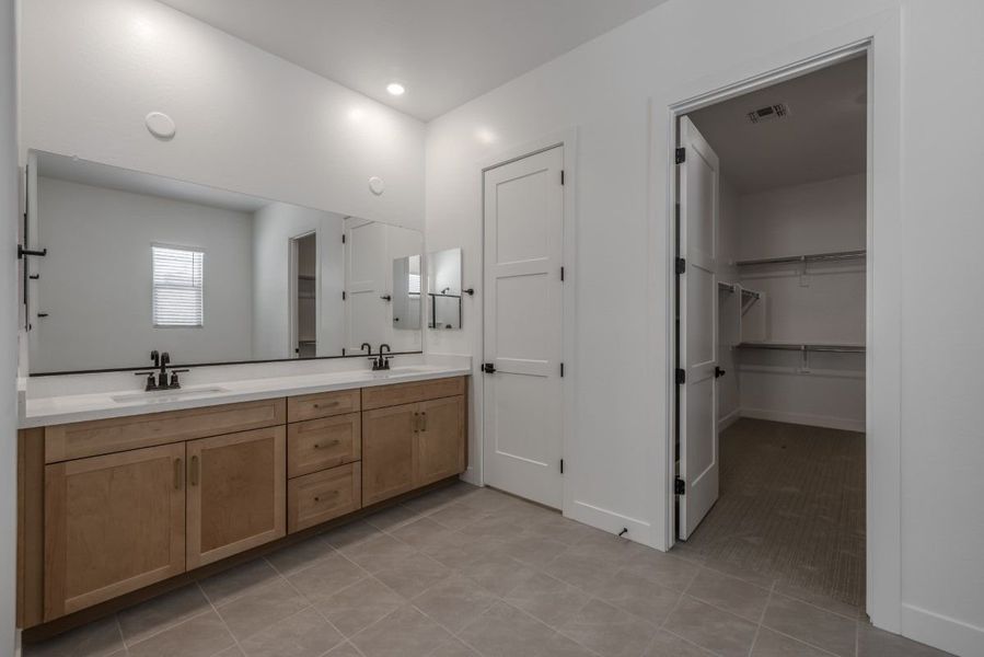 Representative furnished interior of a home built from the Ponderosa by William Ryan Homes in Silver Cross, San Tan Valley (Image 19).