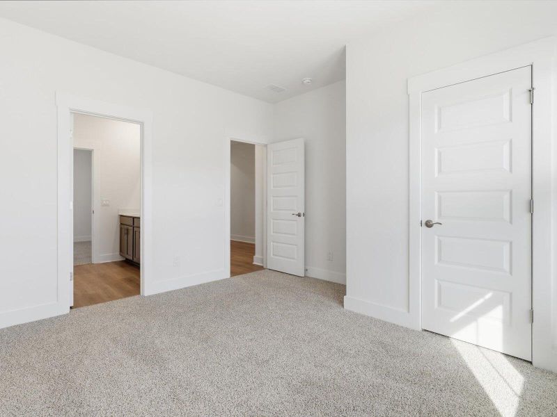 Spacious, unfurnished interior of a new home in The Coves at Lakes of Cane Bay, Summerville (Image 36).