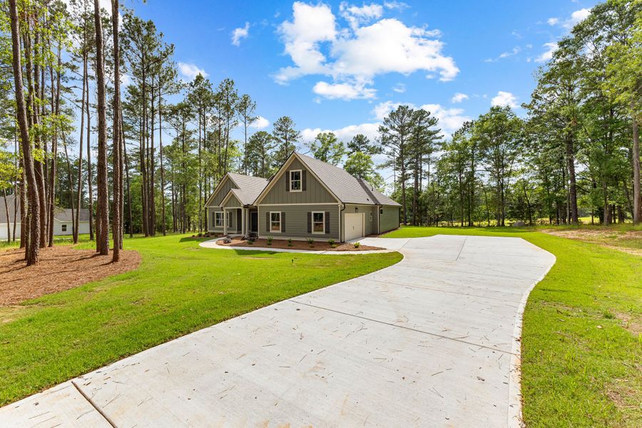Front exterior of a new home in Golfview, Thomaston, GA, highlighting curb appeal (Image 23).