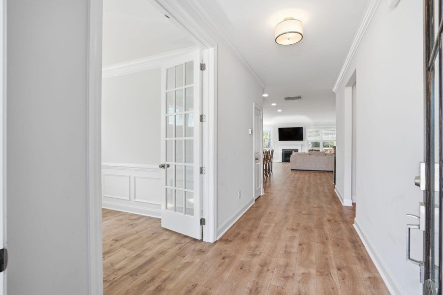 Spacious, unfurnished interior of a new home in Tidewater at Lakes of Cane Bay, Summerville (Image 22).