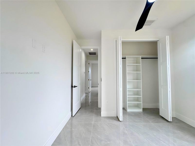 Spacious, unfurnished interior of a new home in , Cape Coral (Image 15).