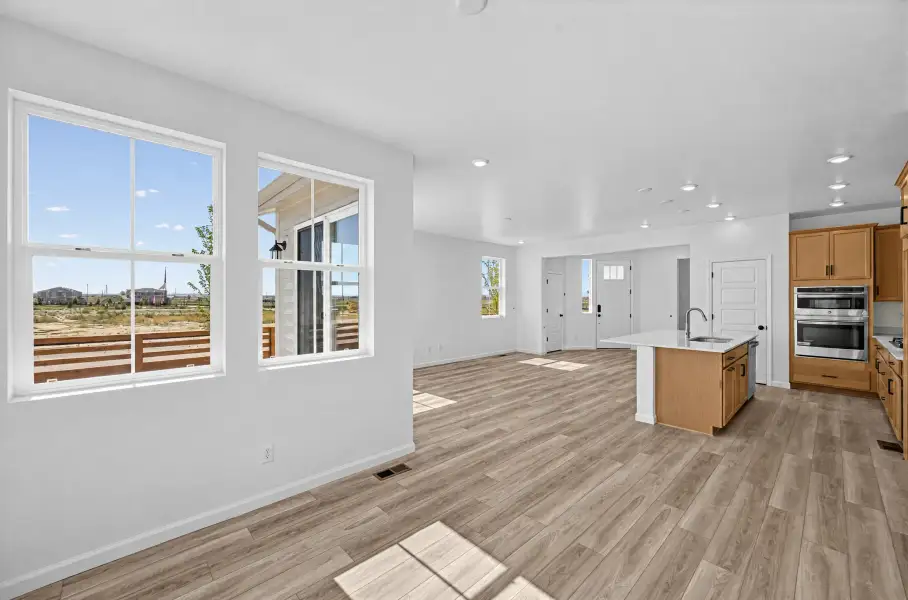 Spacious, unfurnished interior of a new home in The Aurora Highlands, Aurora (Image 7).