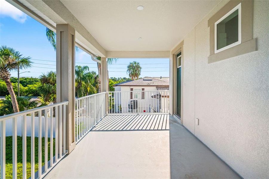 Exterior details and patio area of a home in , St. Petersburg (Image 20).