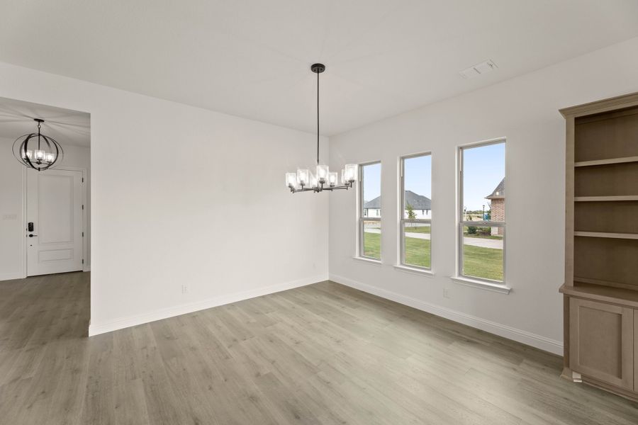 Spacious, unfurnished interior of a new home in Settler's Glen, New Fairview (Image 16).