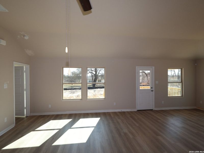 Spacious, unfurnished interior of a new home in Jordan's Ranch, San Antonio (Image 18).