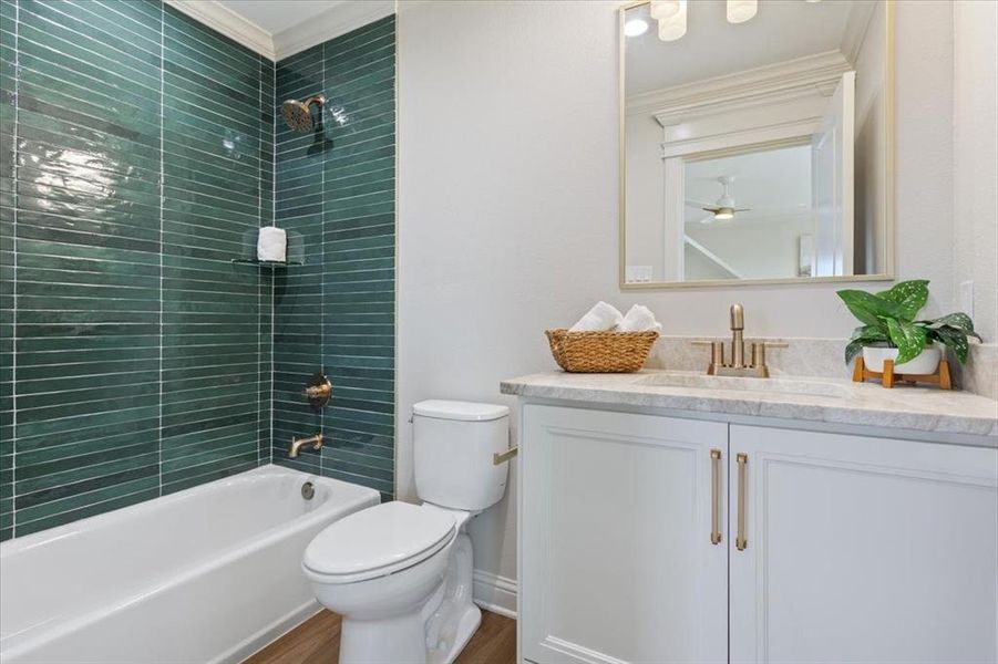 Bonus room, full ensuite bathroom Bonus room, full ensuite bathroom