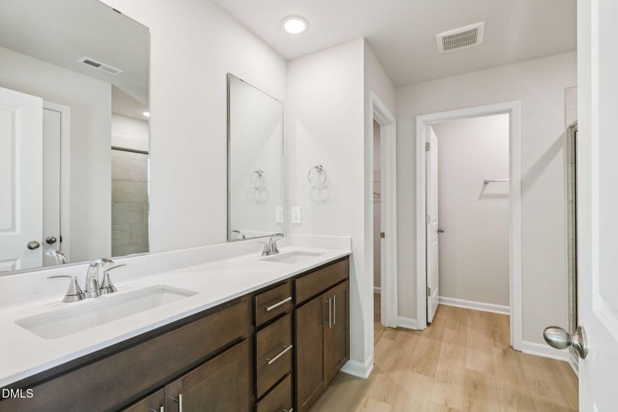 15-web-or-mls-Raleigh - Oak Manor -816