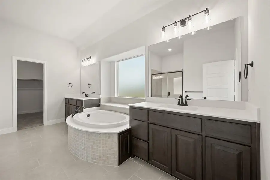 DFW-Redden Farms-Concept 2622-3457 Shorthorn Lane-Primary BathroomRisewell Homes-1