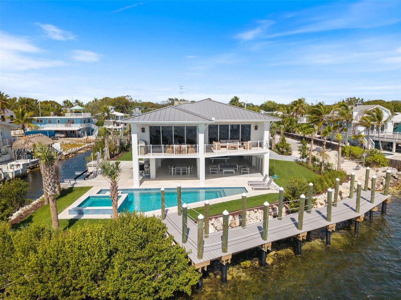 Exterior details and patio area of a home in , Key Largo (Image 34).