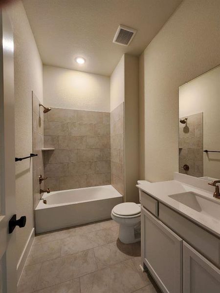 Furnished interior view inside a new home in Rocky Top, Krum (Image 7).