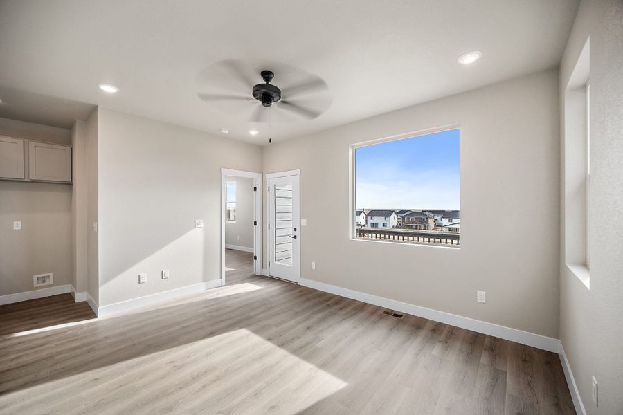Spacious, unfurnished interior of a new home in Trails at Aspen Ridge-3, Colorado Springs (Image 22).