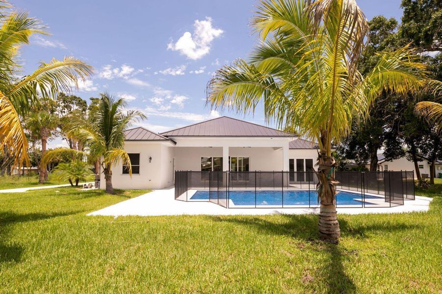Furnished interior view inside a new home in , Port St. Lucie (Image 4).