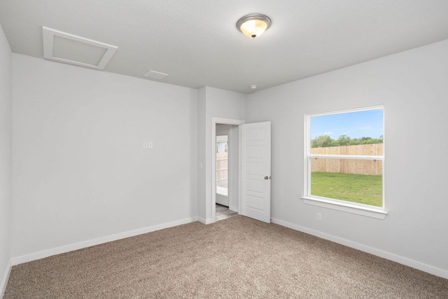 Spacious, unfurnished interior of a new home in Weston Oaks, San Antonio (Image 16).