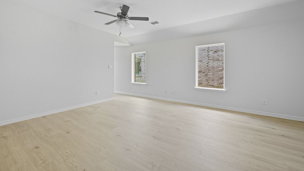 Spacious, unfurnished interior of a new home in Silverado, Aubrey (Image 3).