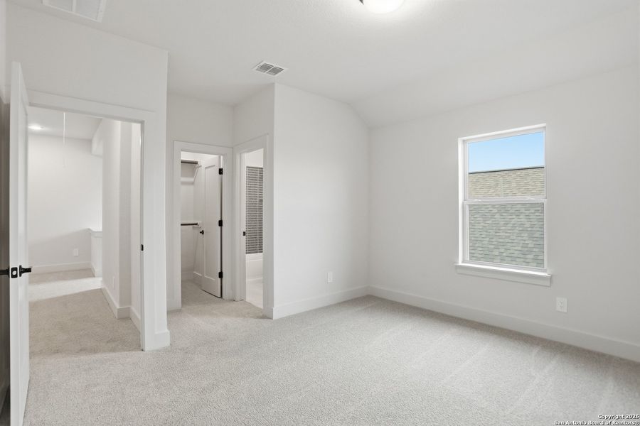 Spacious, unfurnished interior of a new home in Haby Hill 50s, San Antonio (Image 47).