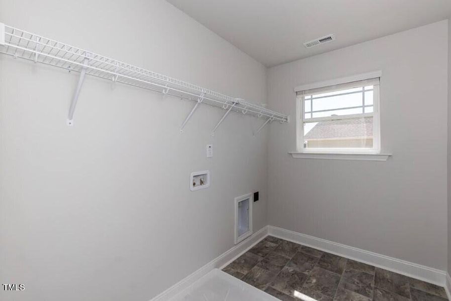 252628Laundry room