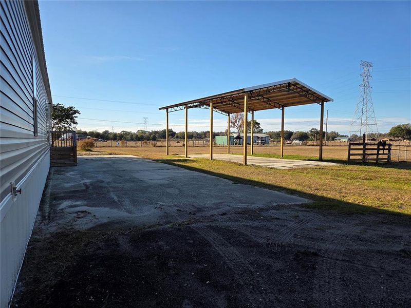 Exterior details and patio area of a home in , Plant City (Image 18).