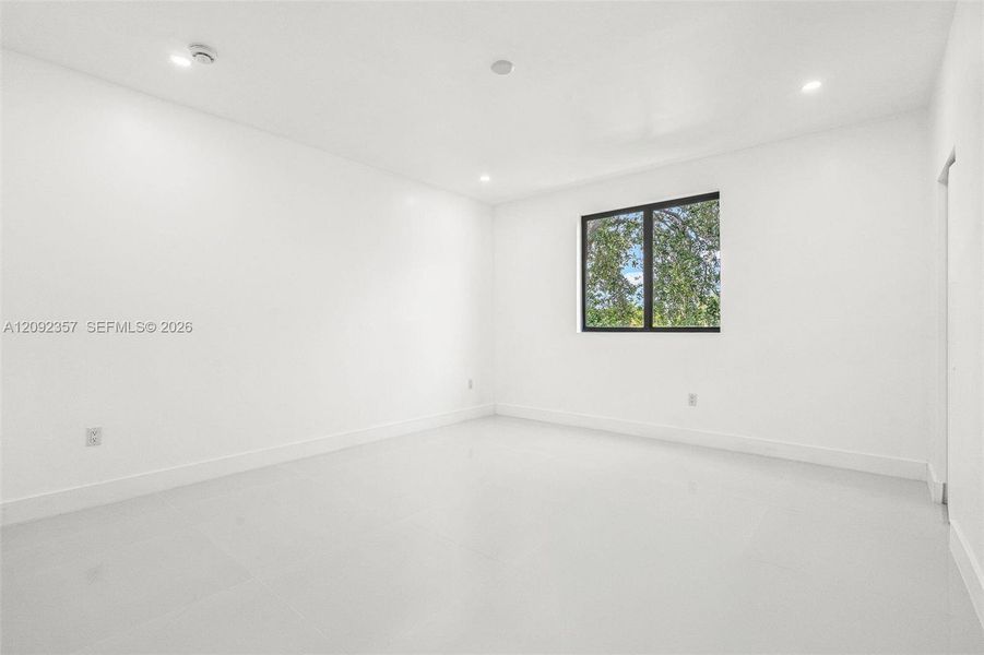 Spacious, unfurnished interior of a new home in , Miami (Image 30).