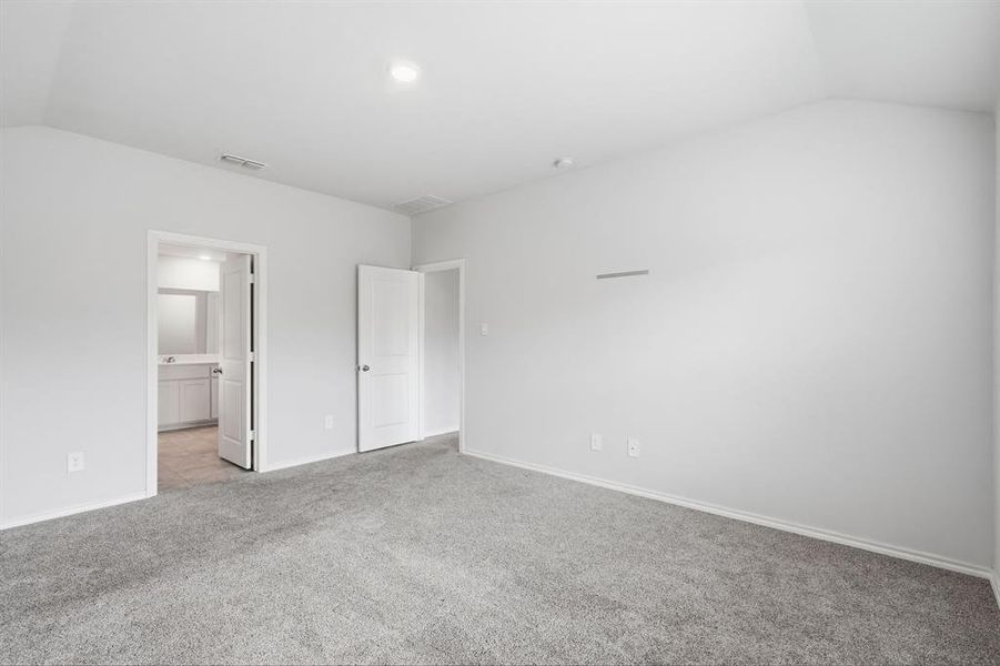 Spacious, unfurnished interior of a new home in , Fort Worth (Image 17).