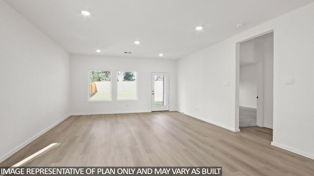 Spacious, unfurnished interior of a new home in Venetian Pines, Conroe (Image 8).