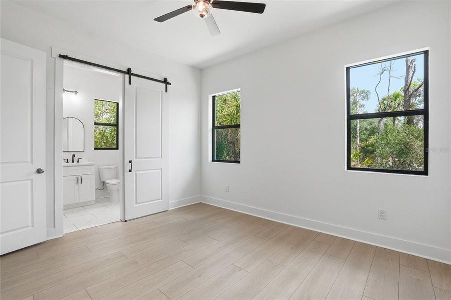 Spacious, unfurnished interior of a new home in , Port Charlotte (Image 18).