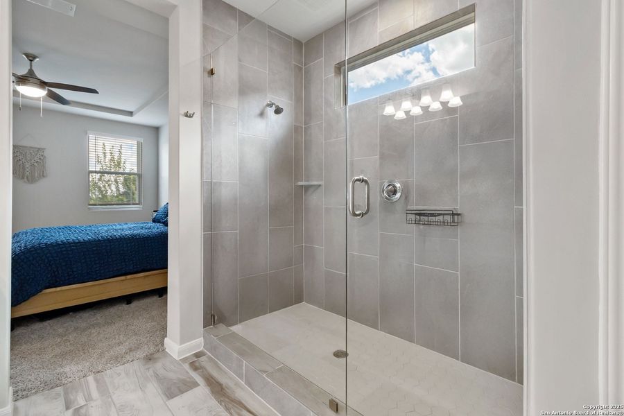 Furnished interior view inside a new home in Hannah Heights, Seguin (Image 9).