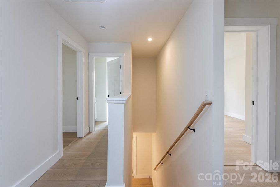 Spacious, unfurnished interior of a new home in , Fairview (Image 33).