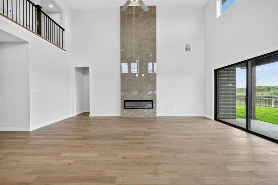 Spacious, unfurnished interior of a new home in Walsh Ranch, Fort Worth (Image 14).
