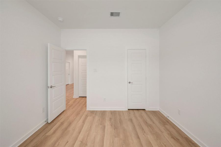 Spacious, unfurnished interior of a new home in Ambrose, La Marque (Image 19).