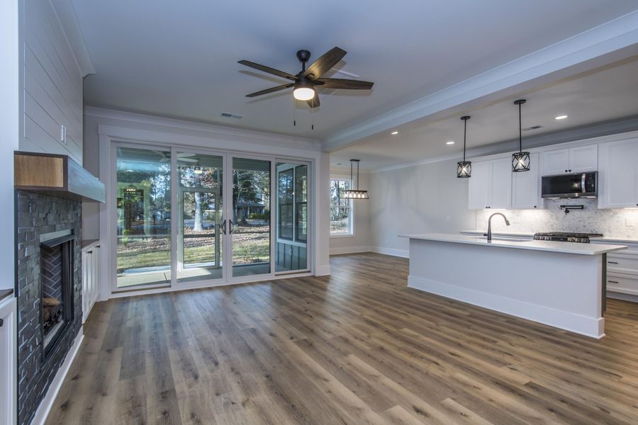 Spacious, unfurnished interior of a new home in , Chapin (Image 46).