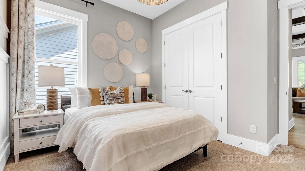 Model photo used for reference