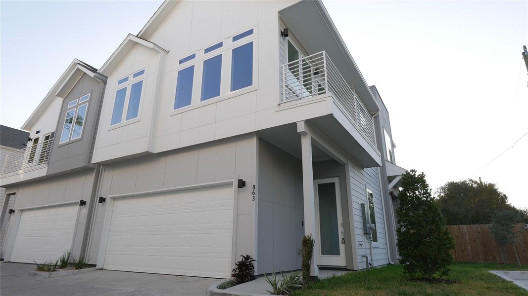 Corner unit with side yard Corner unit with side yard